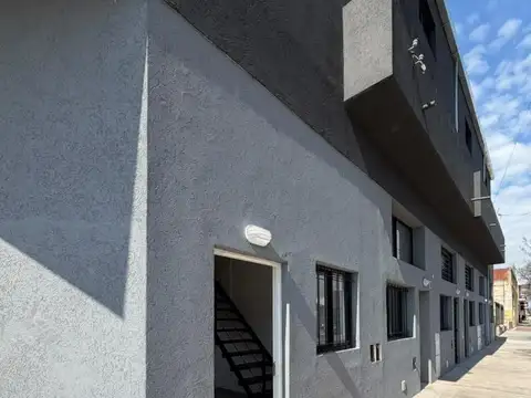 Depto Tipo Casa en Venta al Este
