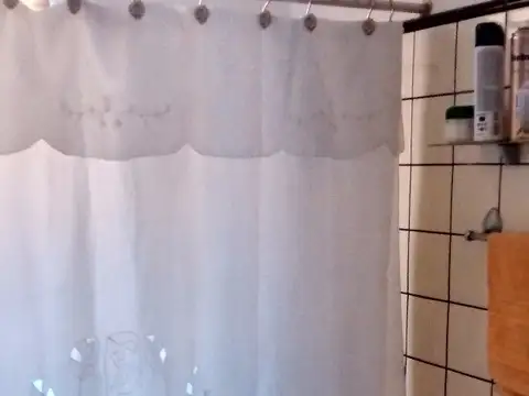 Casa 6 ambientes con 2 baños