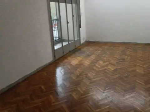 VENTA DEPARTAMENTO 3 AMB. CON DEPENDENCIA FLORES