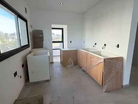 Casa en Venta en Pilar del Este - Santa Lucia, USD 190.000