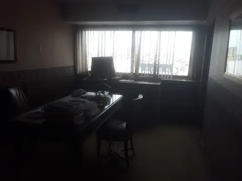 Oficina 6 ambientes con 2 baños