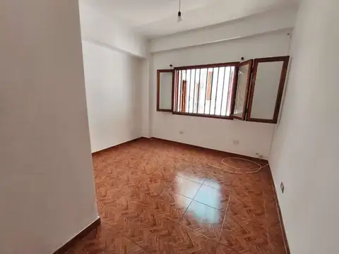 Casa 6 ambientes con 3 baños