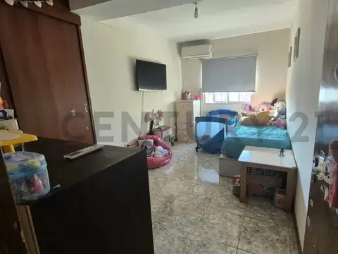 Virgen de la Medalla Milagrosa 4900, Piso 0