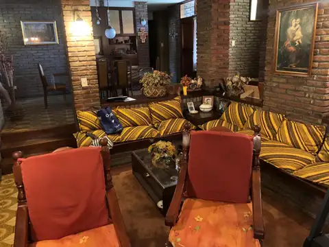 Casa en Venta con 3 cocheras