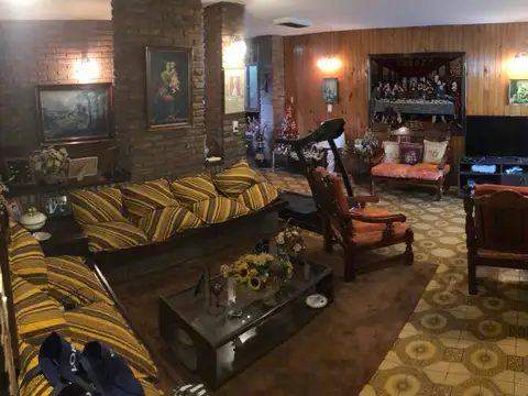 Casa 6 ambientes con 5 baños