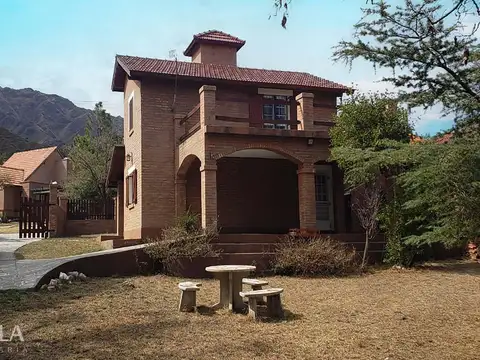 Hipólito Yrigoyen 100