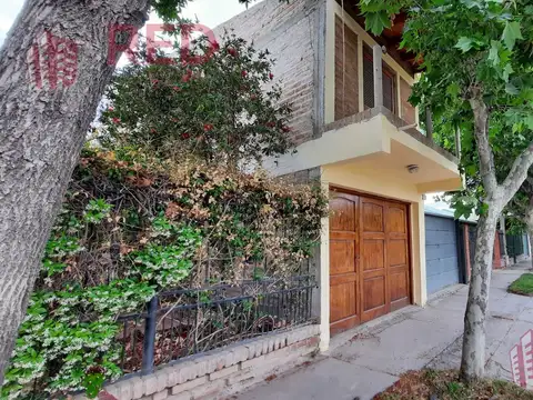 Casa 7 ambientes con 2 baños