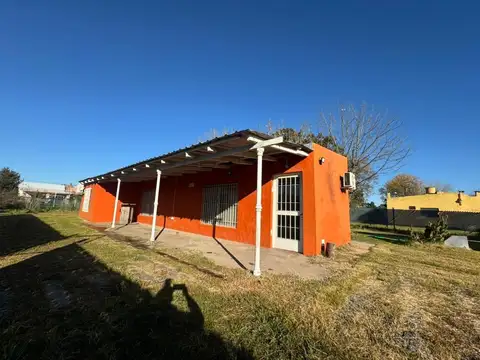Casa Quinta con 1000m2 de terreno B. Los Álamos