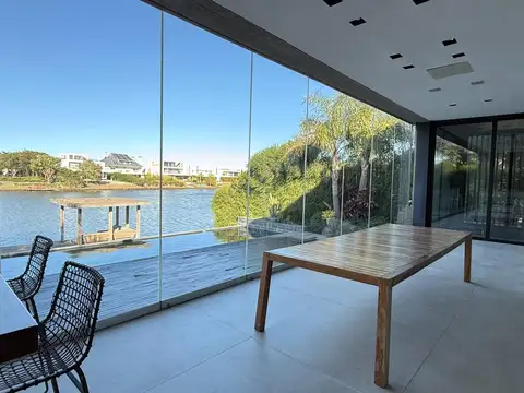 Casa 5 ambientes con 5 baños