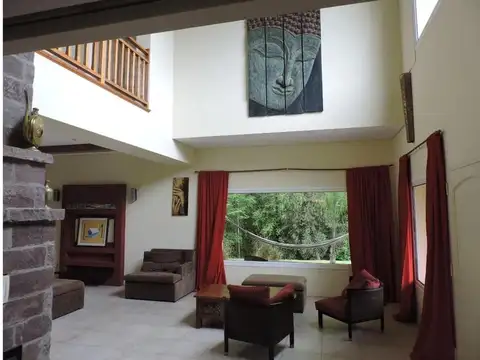 Casa 5 ambientes con 4 baños