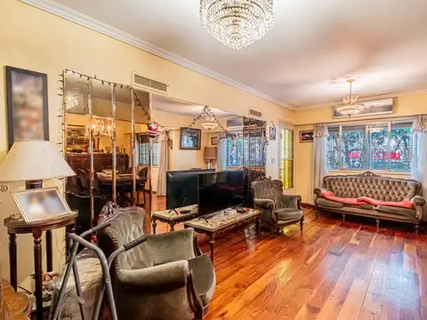 Casa 5 ambientes con 2 baños