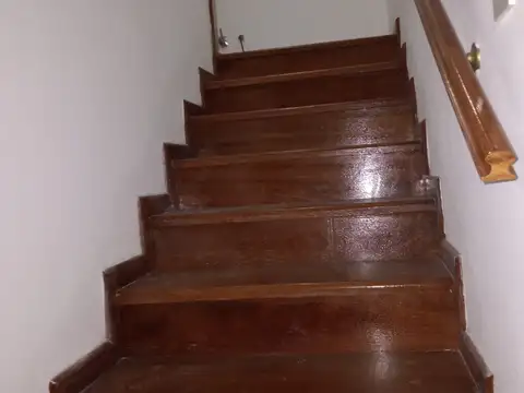 NUEVO VALOR Casa de 6 amb. con cochera en venta