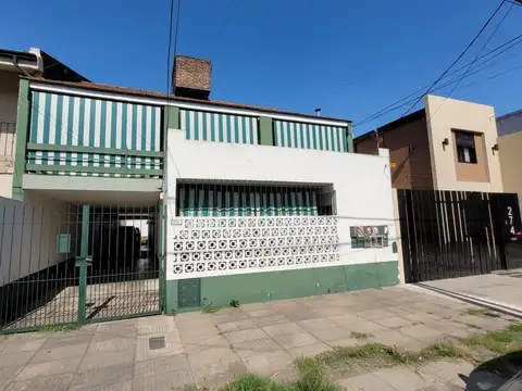 CASA EN PH DE 3 AMBIENTES EN 2 PLANTAS A 1 CUADRA DE AV. RIVADAVIA.