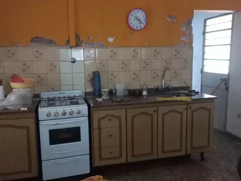 Casa Chalet  en Venta en Isidro Casanova, La Matanza, G.B.A. Zona Oeste