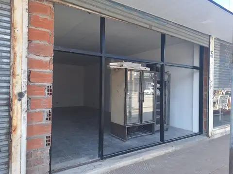 Local en Alquiler en Cruce Castelar, $ 800.000