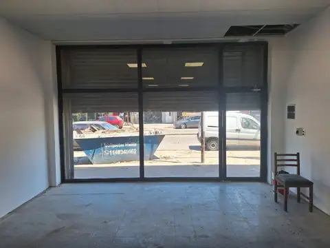 Local en Alquiler en Cruce Castelar, $ 800.000