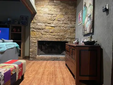 Casa 6 ambientes con 2 baños