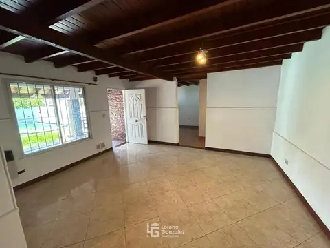 Casa 4 ambientes con 2 baños