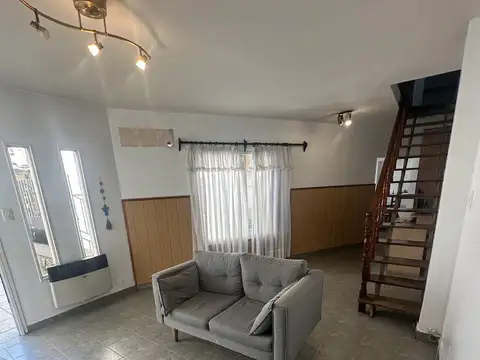 PH DE 3 AMB CON PATIO Y COCHERA EN VENTA EN TAPIALES