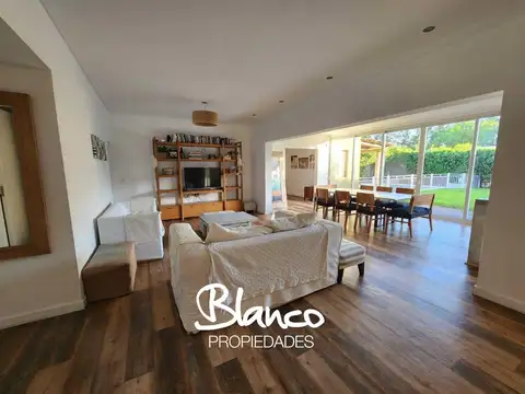 Casa 4 ambientes con 3 baños