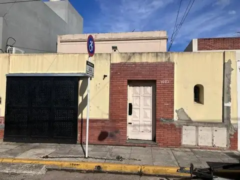 LOTE 8x23.38mtrs CASA ANTIGUA  CON TODOS LOS SERVICIOS 