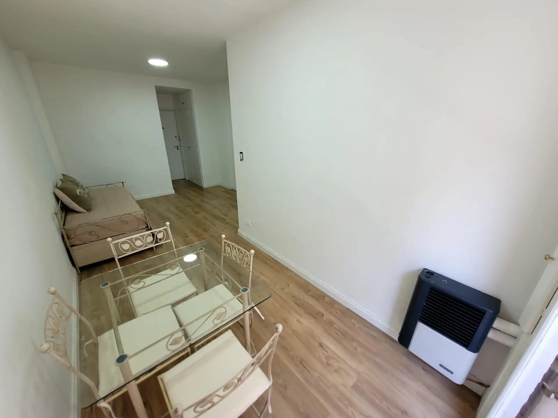 Venta de departamento - 1 ambiente - A la calle - Con balcón saliente - Plaza Colón