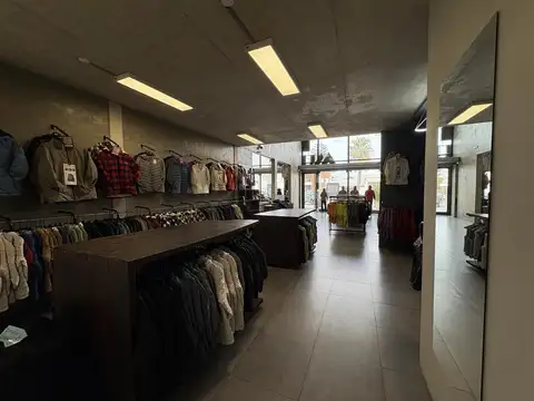 Importante local comercial sobre Av. Constitucion