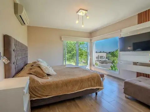 Casa 7 ambientes con 2 baños