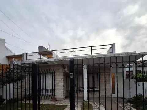 Casa en venta en Liniers  3 amb terreno 10x26
