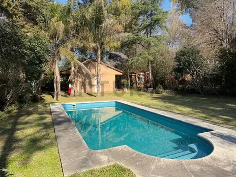 VENTA CASA DE 5 AMBIENTES EN PARQUE LELOIR