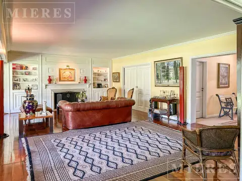 Casa en venta de estilo clásico en La Horqueta.