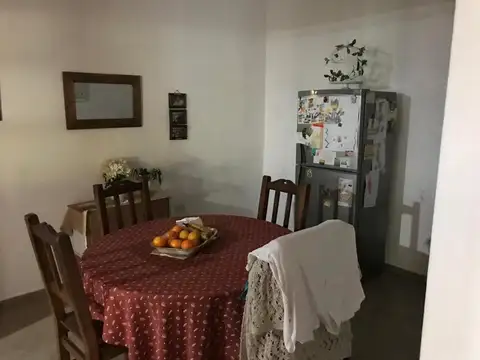 OPORTUNIDAD :: CASA EN DOS PLANTAS :: EXCELENTE UBICACION