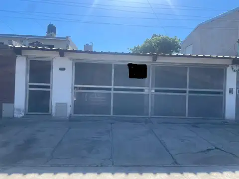 Casa en Venta con 3 cocheras