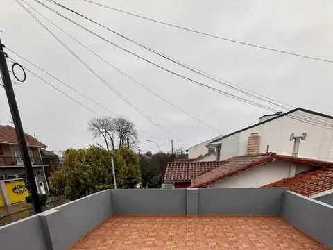 Depto Tipo Casa 3 ambientes con 2 baños