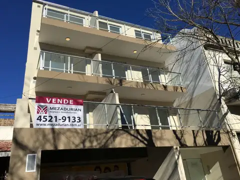 Monoambiente ideal con amplio balcón y cocina separada