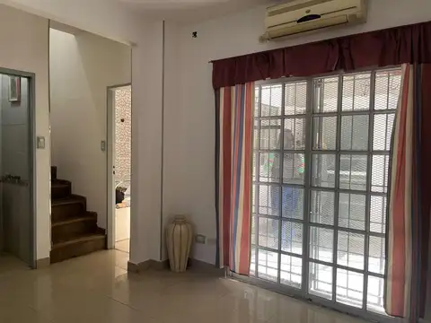 Depto Tipo Casa en Alquiler de 4 ambientes