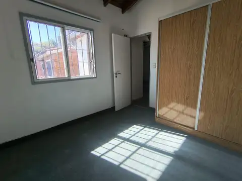 Depto Tipo Casa en Alquiler con 1 cocheras
