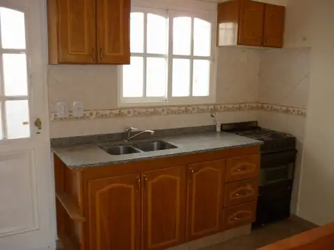 Casa 3 ambientes con 1 baño