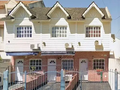 *EXCELENTE DUPLEX DE 3 AMB. CON COCHERA DESC., PATIO Y LAVADERO