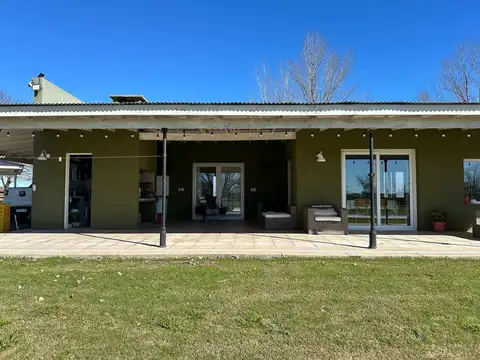 Casa 5 ambientes con 2 baños