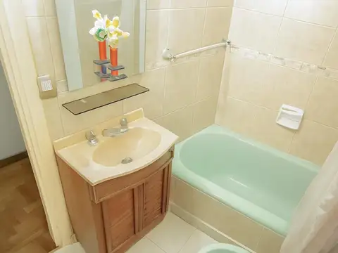 DEPARTAMENTO SEMIPISO DE 4 AMBIENTES CON BALCON