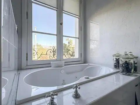 Casa 6 ambientes con 3 baños