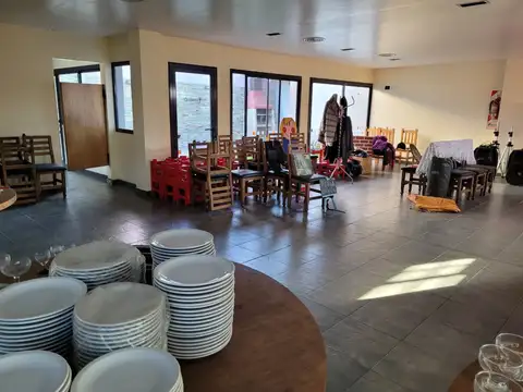 158 y 10 - Impecable salon de fiestas y departamento de 1 dormitorio independiente -