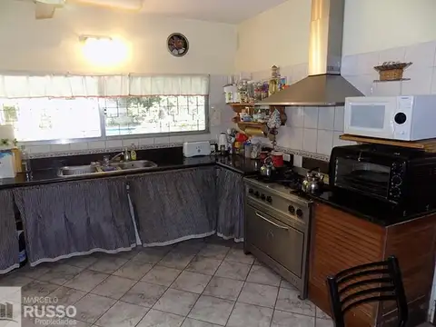 IMPORTANTE CHALET 7 AMBIENTES – PQUE. JOHNSTON