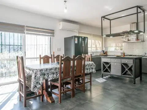 Casa 5 ambientes con 3 baños