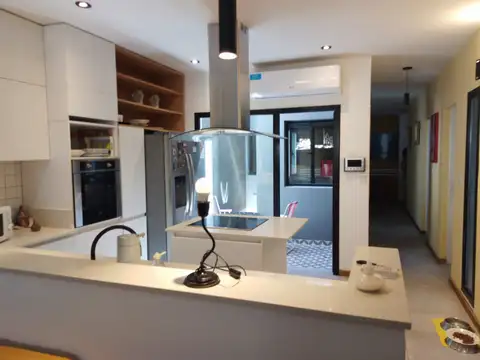 En venta Casa 5 amb con Quincho con Parrilla y Patio Remodelada a Nueva en Parque Patricios