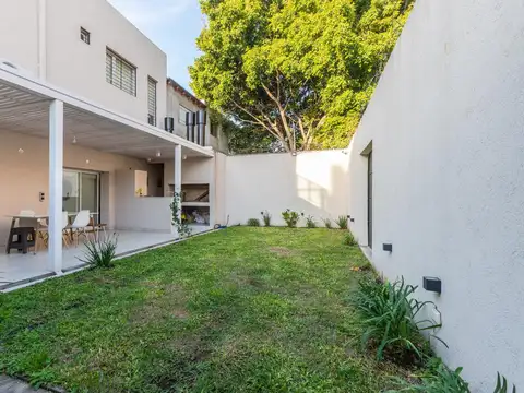 VENTA/PERMUTA - CASA 3 DORMITORIOS CON JARDIN Y COCHERA DESCUBIERTA - ESPAÑA Y HOSPITALES