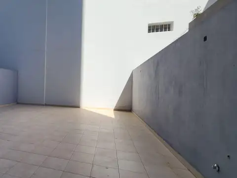 Dos ambientes con espectular  Patio y cochera , Edificio full amenities y Seg 24 hs