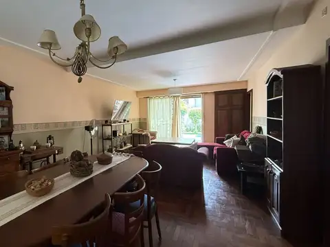 Casa 6 ambientes con 2 baños