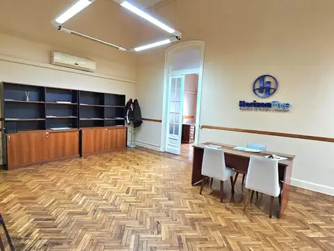 Departamento 8 ambientes con 3 baños